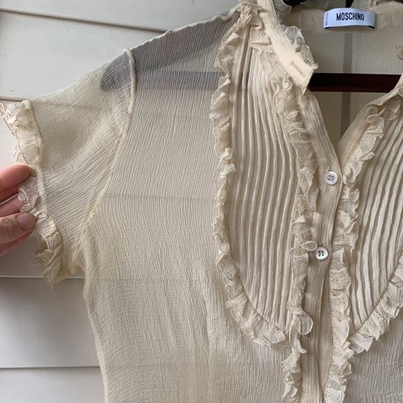 Moschino 100% Silk Blouse in XS. Good condition—see photos. Missing button. - Picture 3 of 6